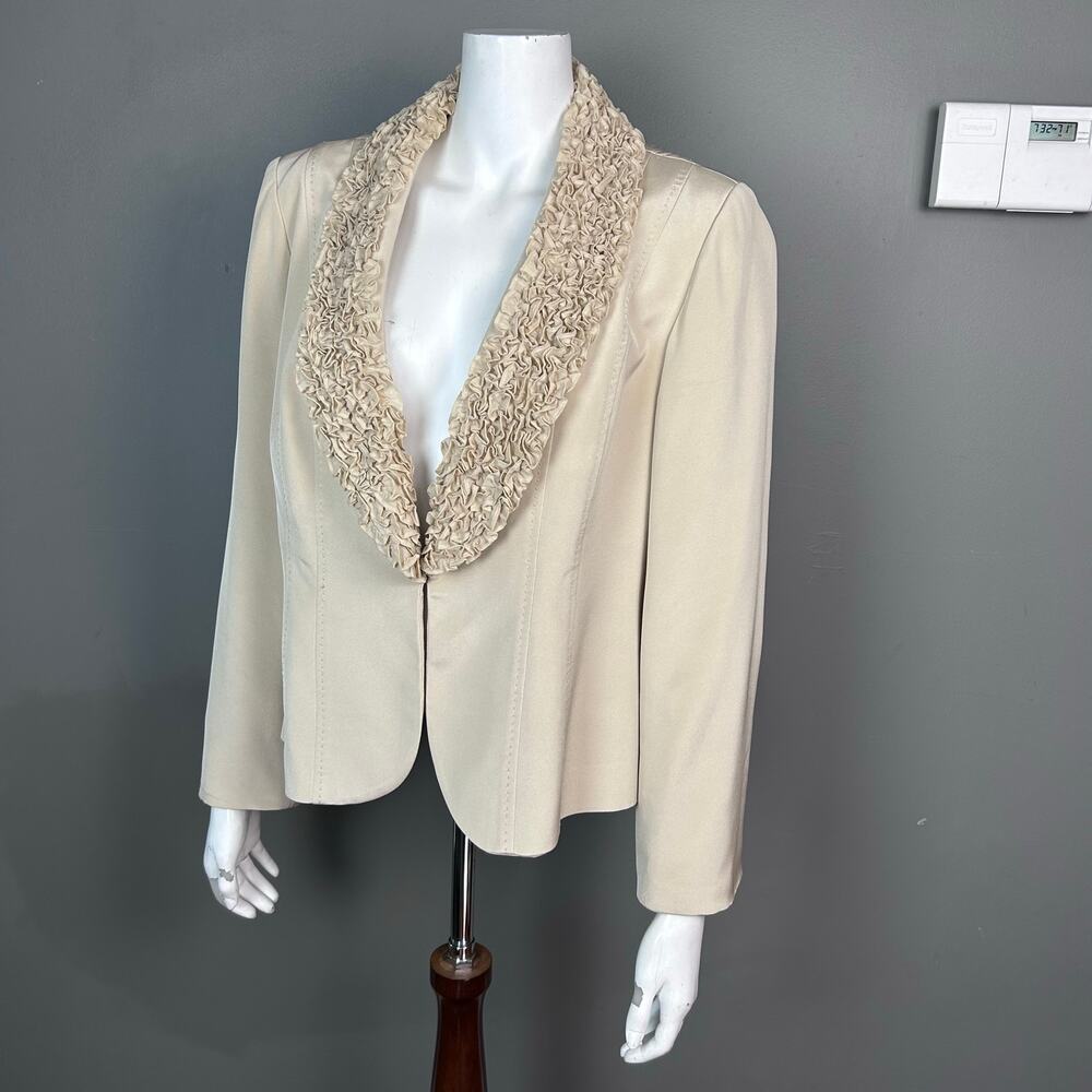 Sutton Studio Bloomingdales Blazer Jacket Size 12 Ruffle Collar Cream office tux